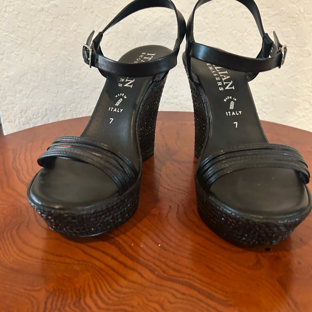 ❤️ Italian Shoemakers Elegant Black Wedges